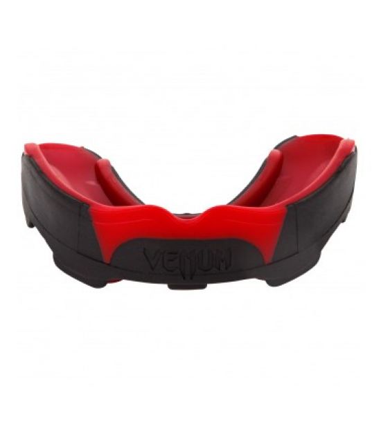 Капа  VENUM PREDATOR MOUTHGUARD-BLACK/RED (100) Капа  VENUM PREDATOR MOUTHGUARD-BLACK/RED (100)